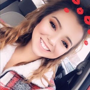 Meet your Posher, Emily